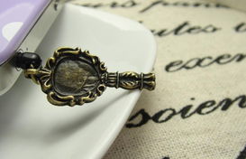 复古与实用的完美结合——清仓促销中的古铜甜美化妆镜手机链防尘塞